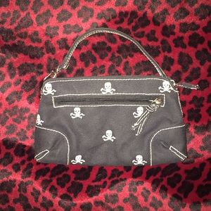 Cute black wristlet w/ skull & crossbones